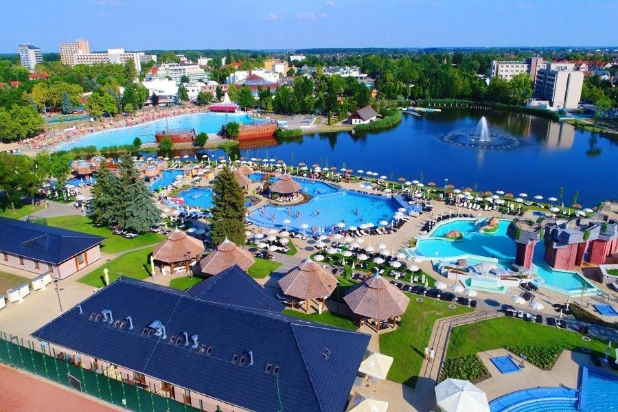 ハイデゥソボスローLexi Family Apartmanアパートメント エクステリア 写真